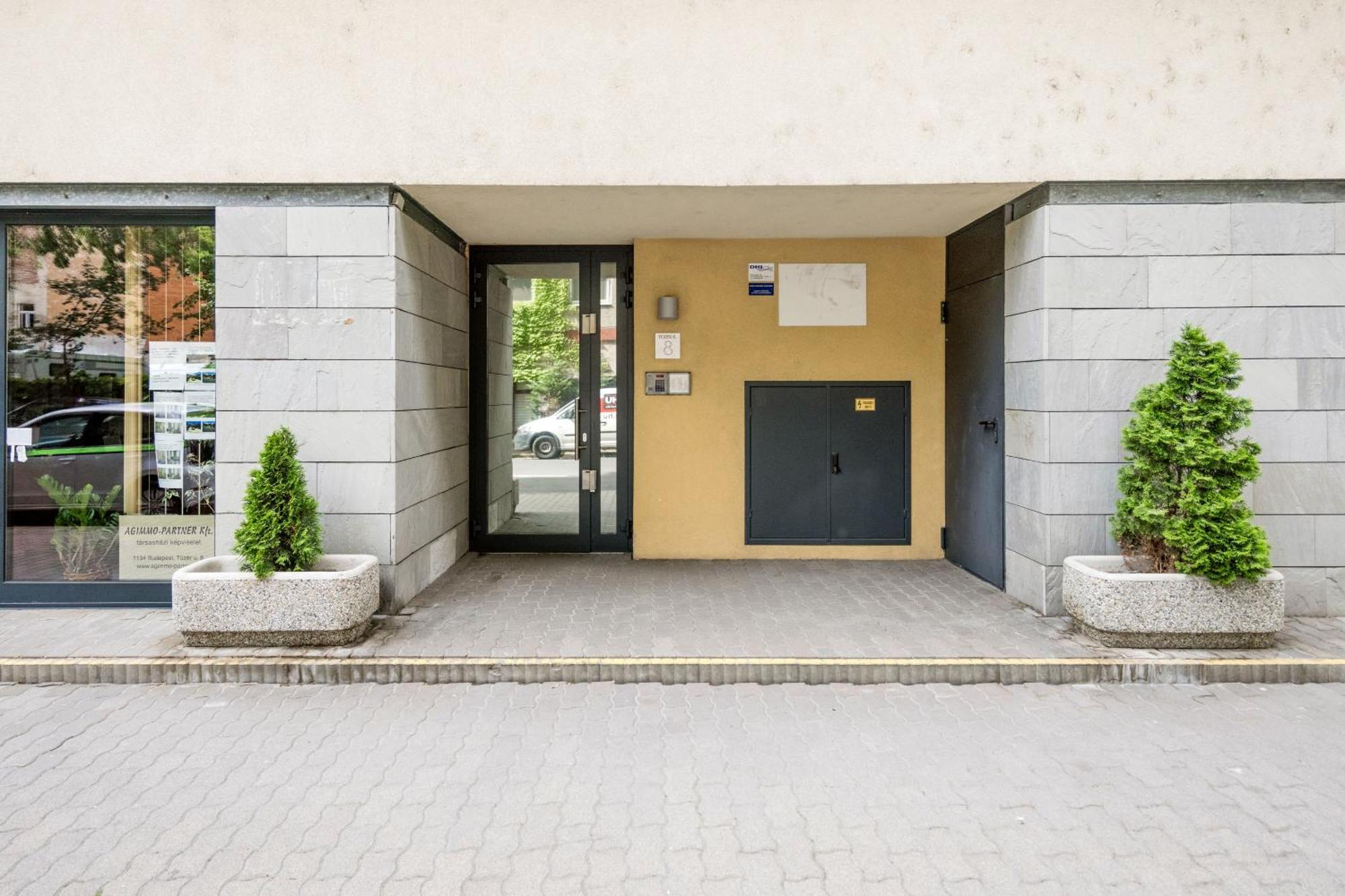בודפשט Modern Two-Bedroom Apartment With Free Parking מראה חיצוני תמונה